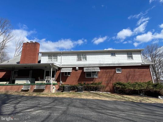 Exterior, Facade, Brick Facade, Raised Ranch