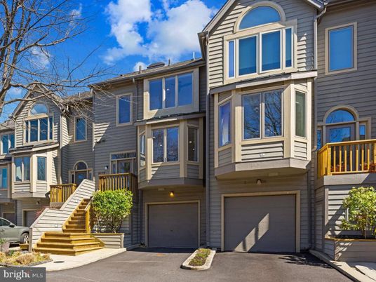 Attached, Exterior, Facade, Rowhouse