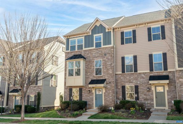 Exterior, Facade, Brick Facade, Rowhouse