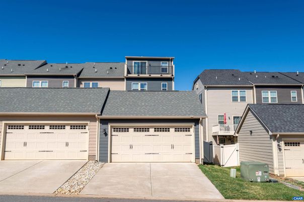 Attached, Exterior, Facade, Rowhouse