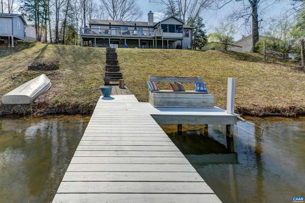 Exterior, Lake