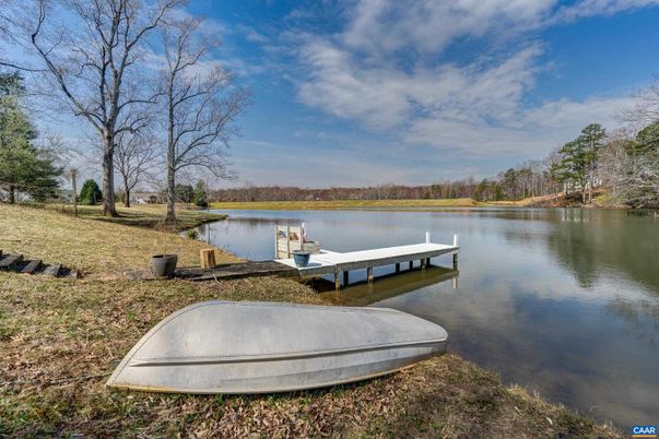 Exterior, Lake