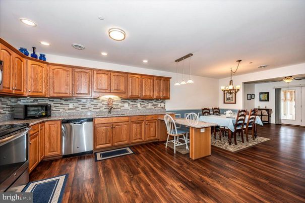 Chandelier, Dining room, Interior, Kitchen, Pendant Lights, Recessed Lighting, Wood Texture Flooring