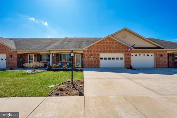 Attached, Exterior, Facade, Brick Facade, Ranch