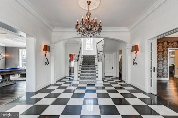 Chandelier, Interior