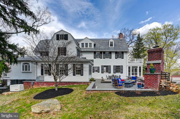 Backyard, Exterior, Facade, Queen Anne Victorian
