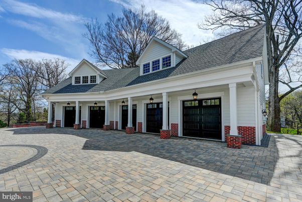 Attached, Exterior, Facade, Cape Cod
