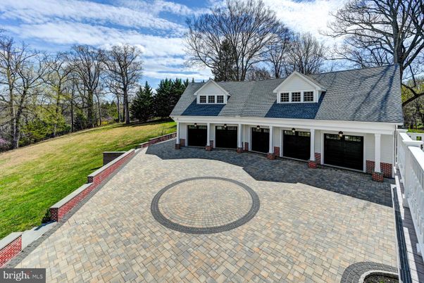 Attached, Exterior, Facade, Cape Cod