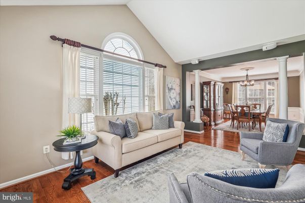 Chandelier, Dining room, Interior, Living room, Pendant Lights, Wood Texture Flooring