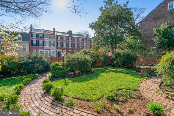 Backyard, Exterior, Facade, Brick Facade, Georgian
