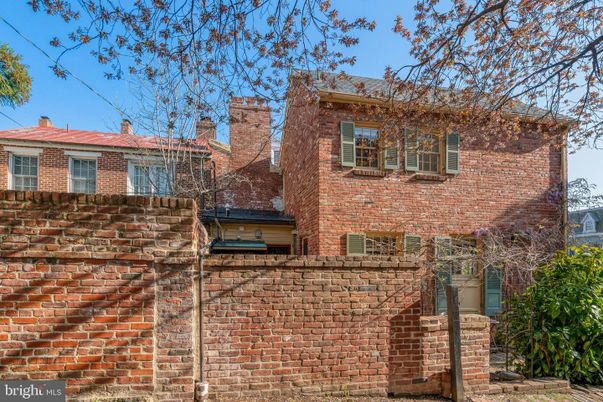 Exterior, Facade, Brick Facade, Rowhouse
