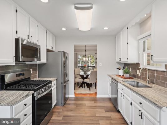 Chandelier, Dining room, Interior, Kitchen, Recessed Lighting, Stainless Steel Appliances, Wood Texture Flooring
