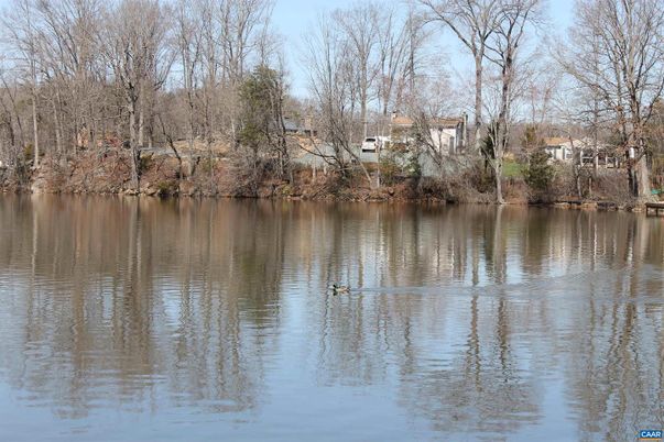 Exterior, Lake