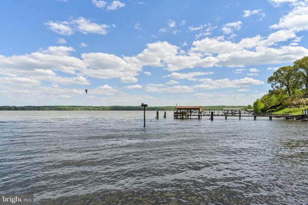 Exterior, Lake