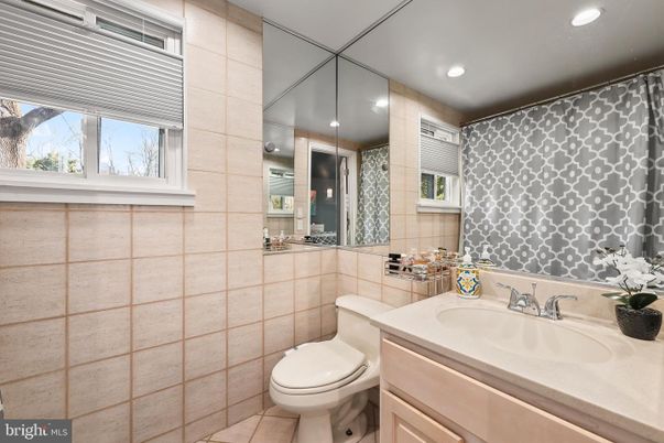 Bathroom, Interior, Recessed Lighting