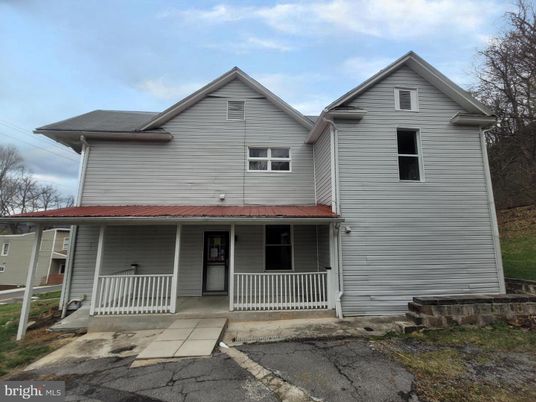 Exterior, Facade, American Craftsman