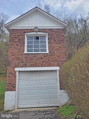 Detached Garage, Exterior