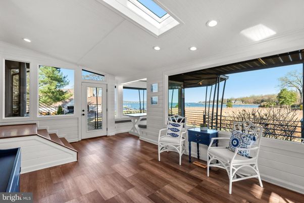 Interior, Recessed Lighting, Water, Wood Texture Flooring