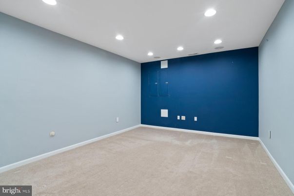 Empty room, Interior, Recessed Lighting