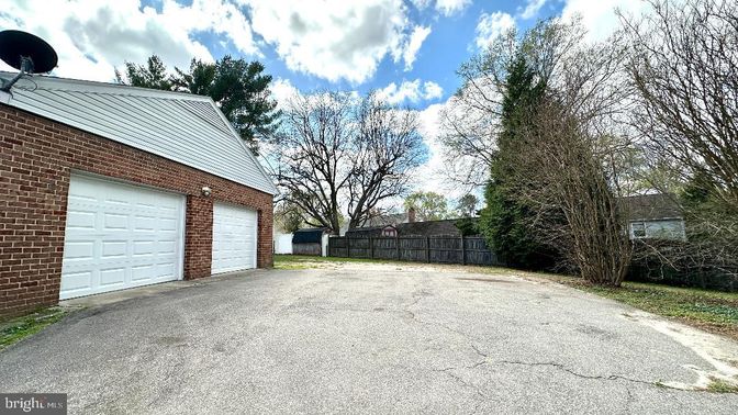 Detached Garage, Exterior