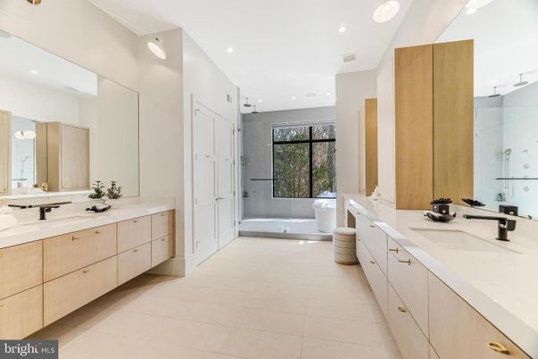 Bathroom, Dual Sink Vanities, Free Standing Baths, Interior, Recessed Lighting