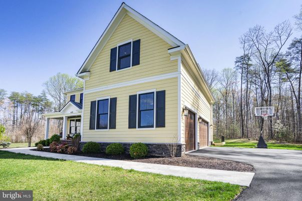 Attached, Exterior, Facade, Farmhouse