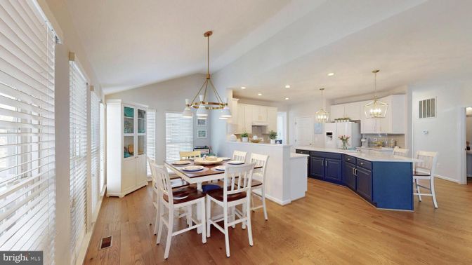 Dining room, Interior, Kitchen, Pendant Lights, Recessed Lighting, Wood Texture Flooring