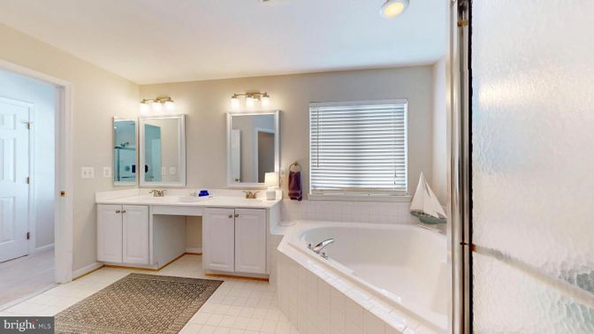 Bathroom, Dual Sink Vanities, Interior