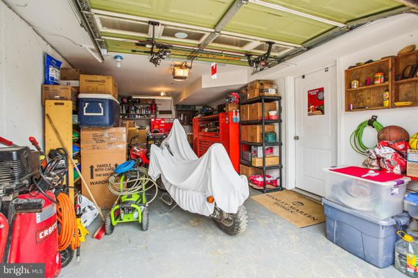 Garage, Interior