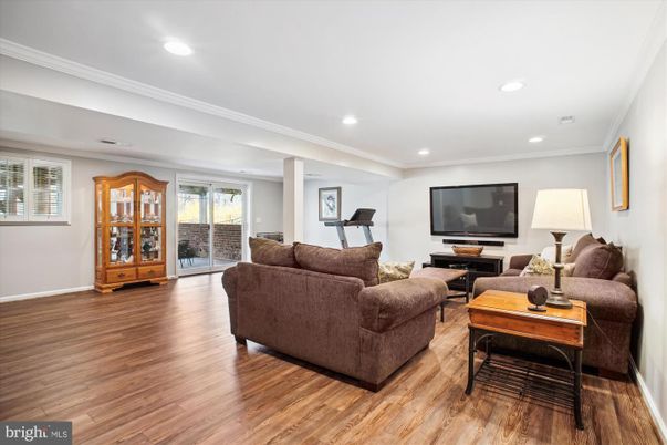 Fitness Equipment, Interior, Living room, Recessed Lighting, Wood Texture Flooring