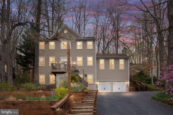 Attached, Exterior, Facade, Raised Ranch