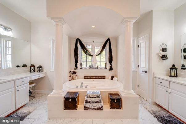 Bathroom, Interior, Marble, Recessed Lighting