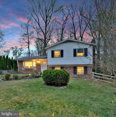 Exterior, Facade, Brick Facade, Split Level