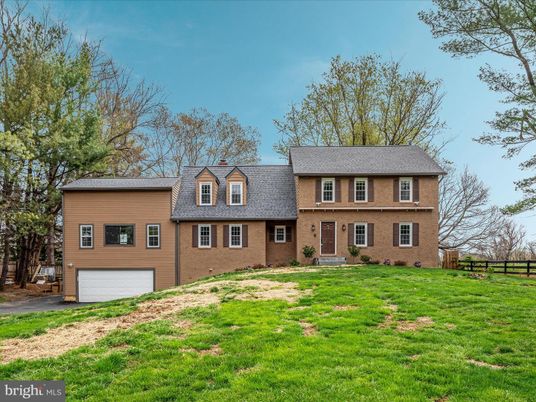 Attached, Exterior, Facade, Brick Facade, Split Level