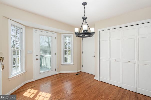 Empty room, Interior, Pendant Lights, Wood Texture Flooring