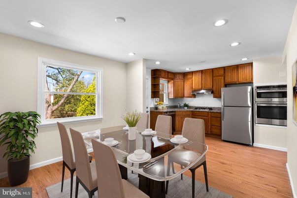 Dining room, Interior, Kitchen, Recessed Lighting, Stainless Steel Appliances, Wood Texture Flooring