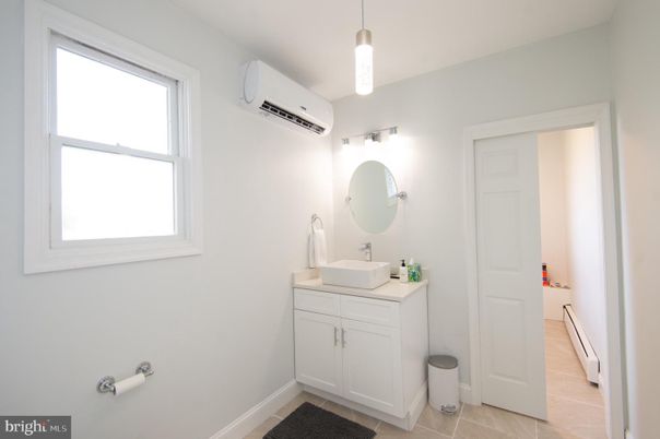 Bathroom, Interior, Pendant Lights