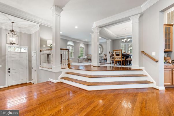 Chandelier, Dining room, Interior, Pendant Lights, Recessed Lighting, Wood Texture Flooring