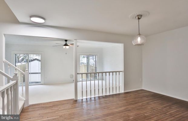 Empty room, Interior, Pendant Lights, Wood Texture Flooring