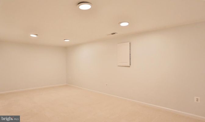 Empty room, Interior, Recessed Lighting