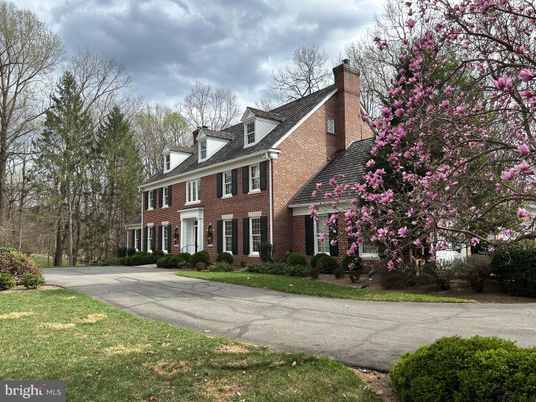 Exterior, Facade, Brick Facade, Georgian