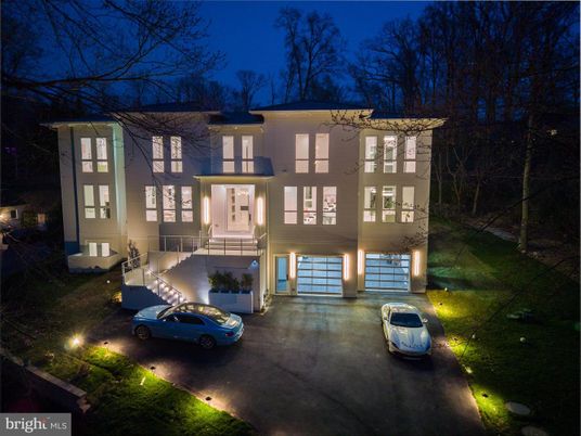 Attached, Exterior, Facade, Modern