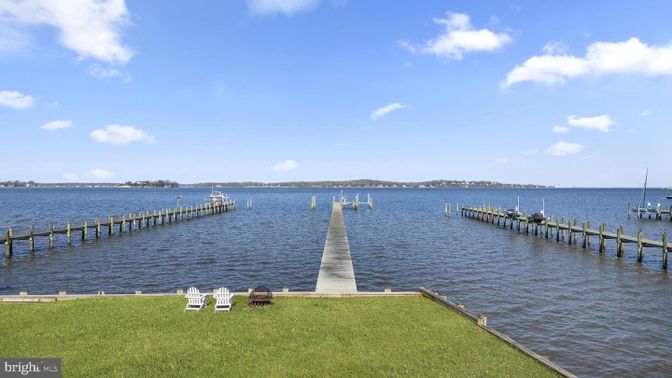 Exterior, Lake