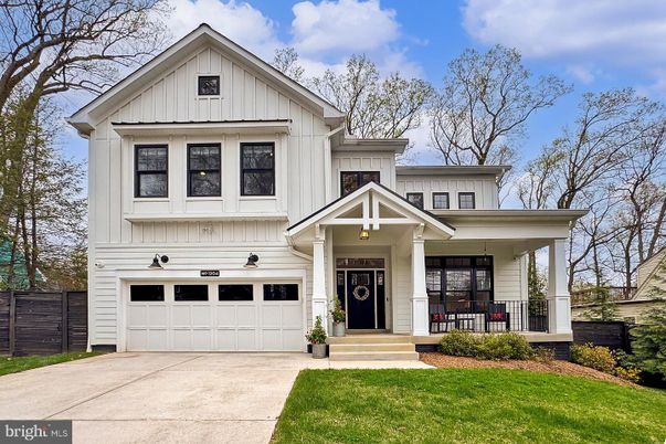 Attached, Exterior, Facade, Farmhouse