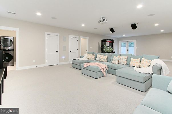 Interior, Living room, Recessed Lighting, Washer