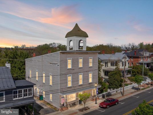 Exterior, Facade, Queen Anne Victorian