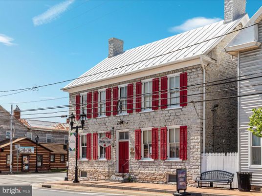 Exterior, Facade, Georgian