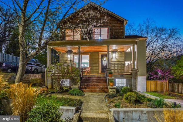 Exterior, Facade, American Foursquare