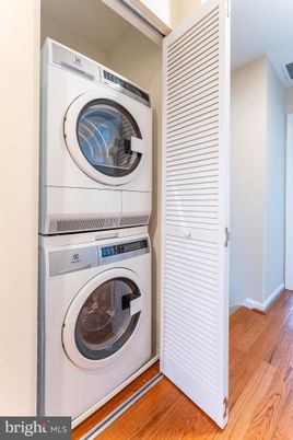 Interior, Utility Closets, Washer, Wood Texture Flooring