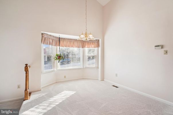 Chandelier, Empty room, Interior, Pendant Lights